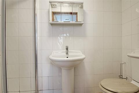 Studio to rent, Hamilton Avenue, London, N9