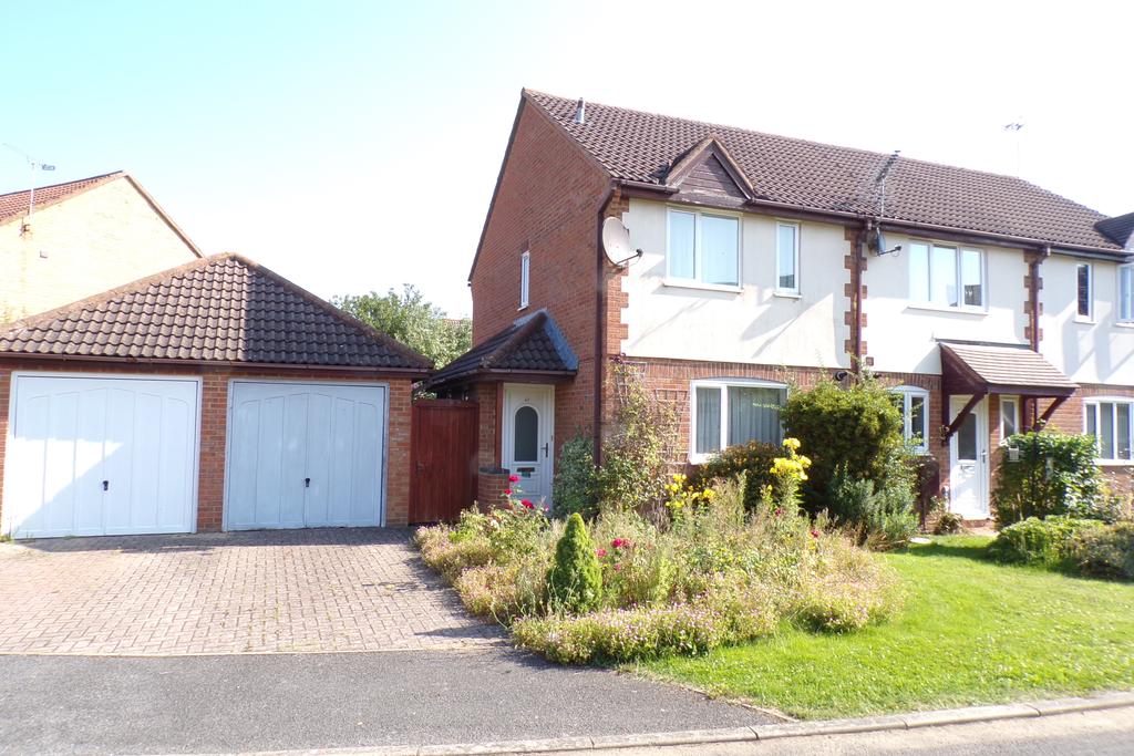 Lapwing Close, Bicester, Oxfordshire 2 bed end of terrace house £290,000