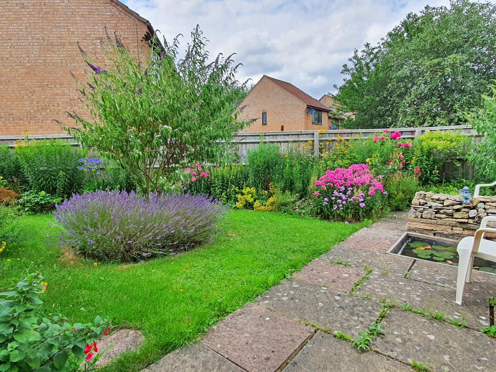 Lapwing Close, Bicester, Oxfordshire 2 bed end of terrace house £290,000