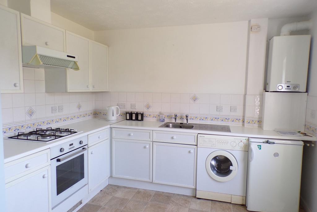Lapwing Close, Bicester, Oxfordshire 2 bed end of terrace house £290,000