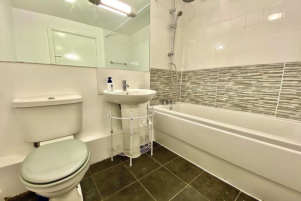4 Able House Bathroom