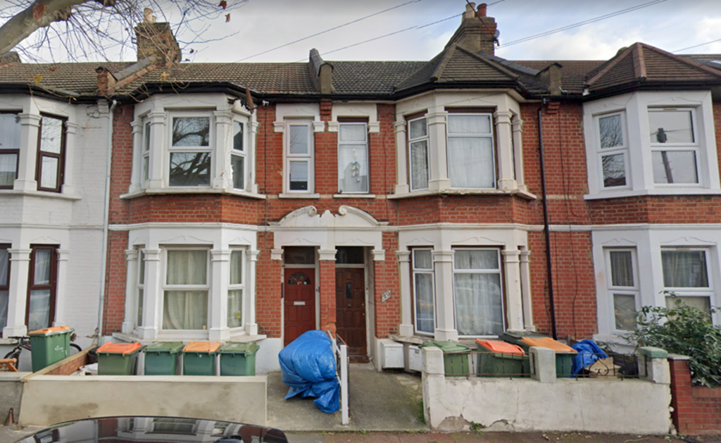 Dickens Road, East Ham, London E6 2 bed flat £1,330 pcm (£307 pw)