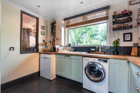 73 Ethnard Road, London, SE15 1SB