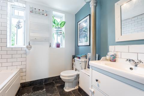 73 Ethnard Road, London, SE15 1SB