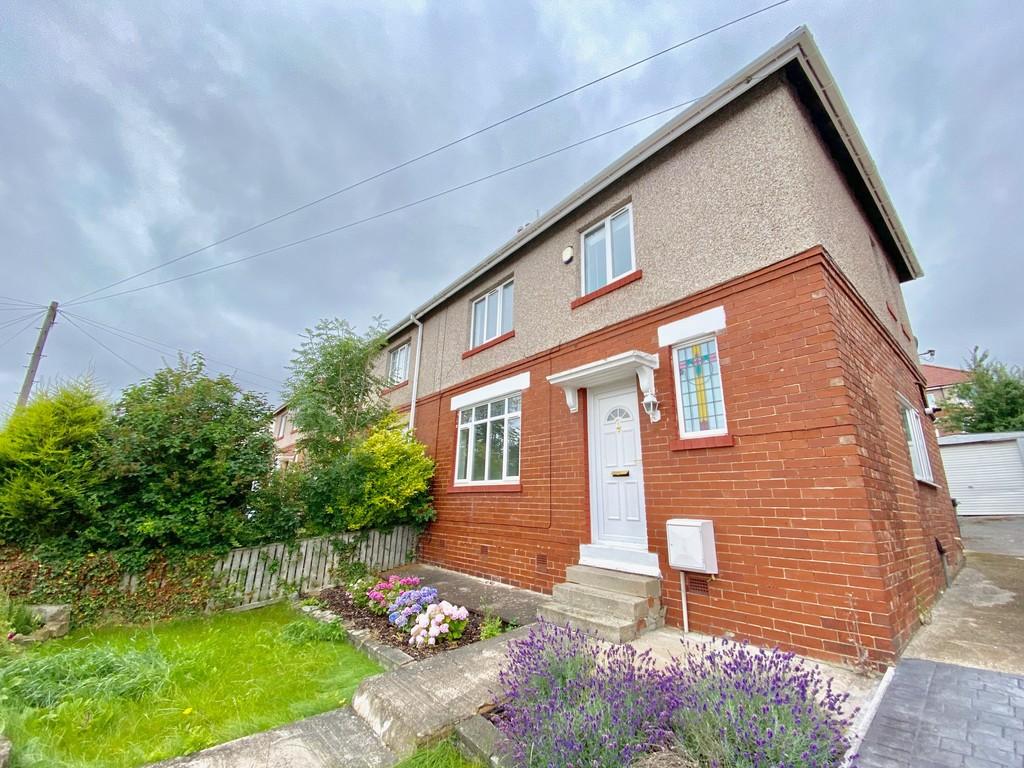 Brixham Avenue, Low Fell 3 bed semidetached house £1,000 pcm (£231 pw)