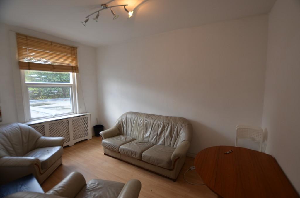 Hornsey Road, London 5 bed apartment £2,975 pcm (£687 pw)