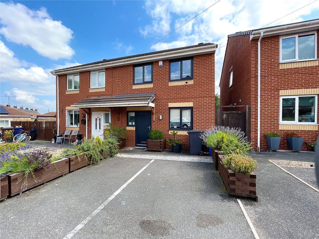 Morton Close, Monk Bretton, S71 3 bed semidetached house £130,000