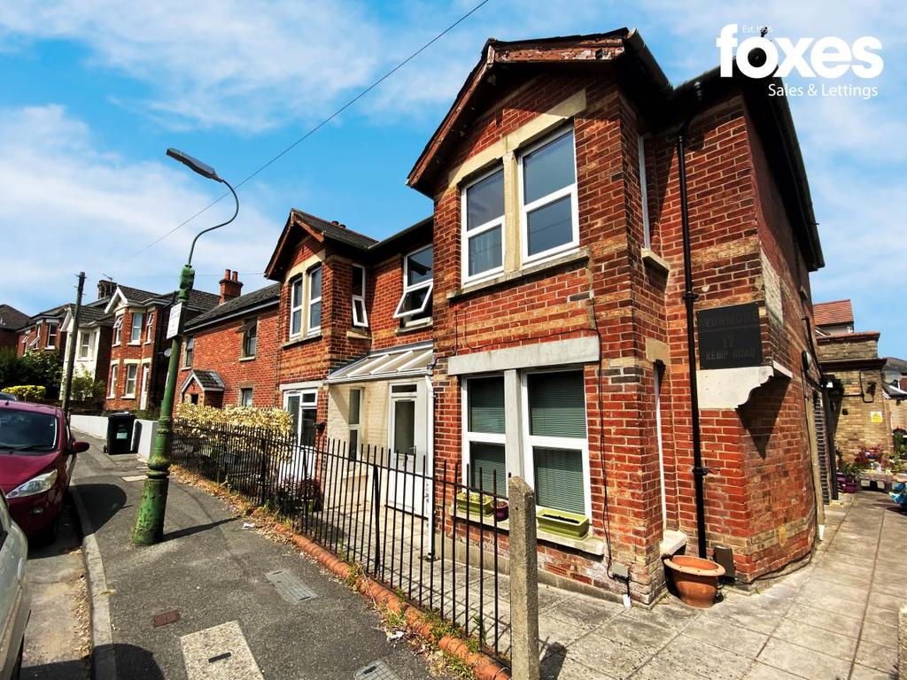 17 Kemp Road, Winton, Bournemouth 2 bed flat £185,000