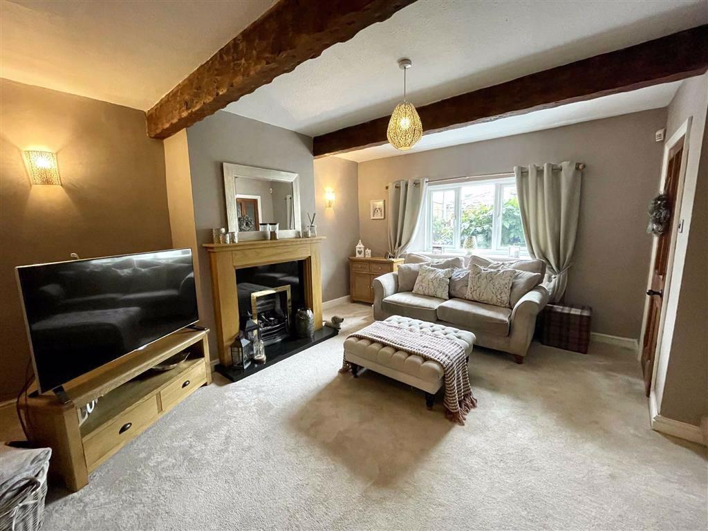 New Hey Road, Rastrick, Brighouse, HD6 3 bed terraced house £155,000