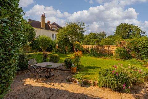18 Denham Road, Epsom, KT17 3AA