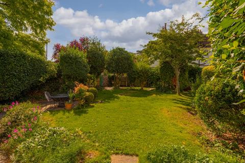 18 Denham Road, Epsom, KT17 3AA