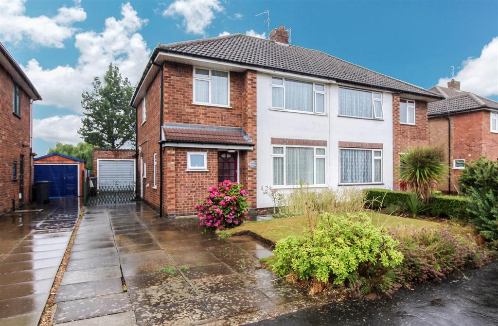 The Gardens, Radford Semele, Leamington Spa 3 bed semidetached house
