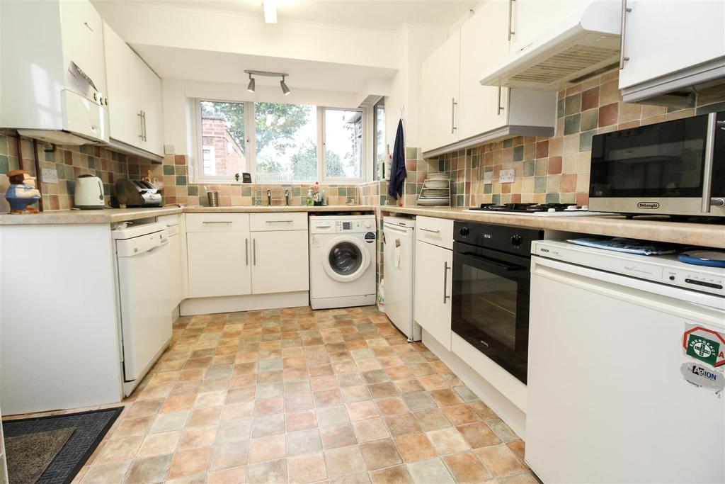 The Gardens, Radford Semele, Leamington Spa 3 bed semidetached house