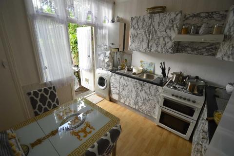 2 bedroom flat for sale - Milton Avenue, London
