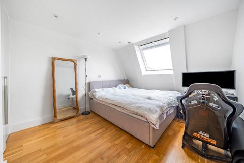 1 bedroom apartment to rent, Oakridge Place, 46 Oak End Way, Gerrards Cross, Buckinghamshire, SL9