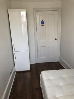 1 bedroom in a house share to rent, Marchwood Crescent, Ealing, W5