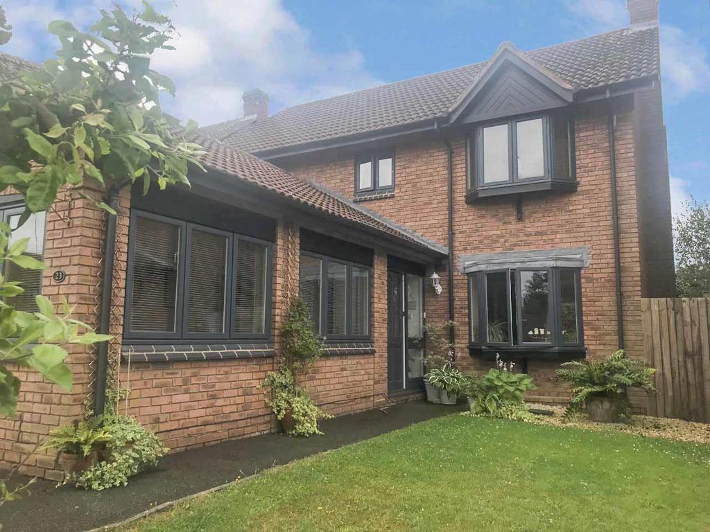 St. James Meadow Road, Leamington Spa 4 bed detached house £600,000