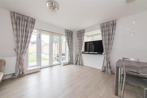 47 Martin Drive, Stone, Dartford, DA2 6BF