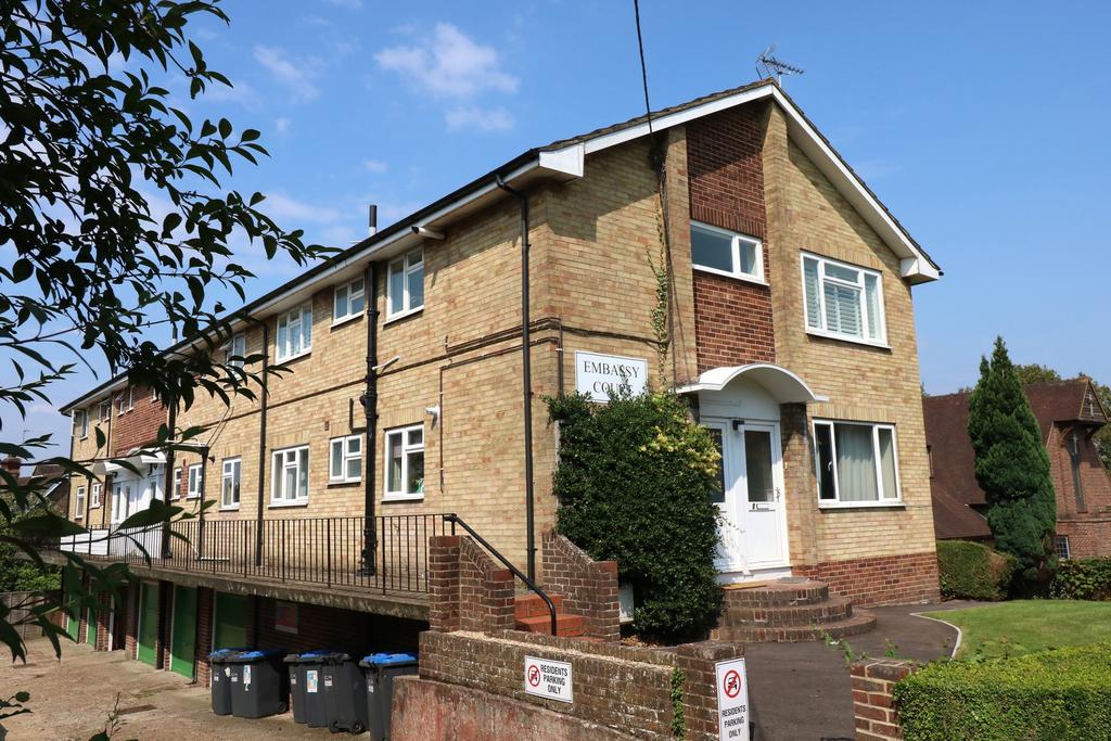 Sydney Road, Haywards Heath, RH16 2 bed flat £245,000