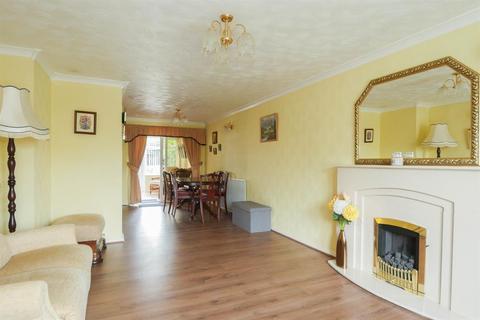 34 Springbank Close, Farsley, Pudsey, LS28 5EW