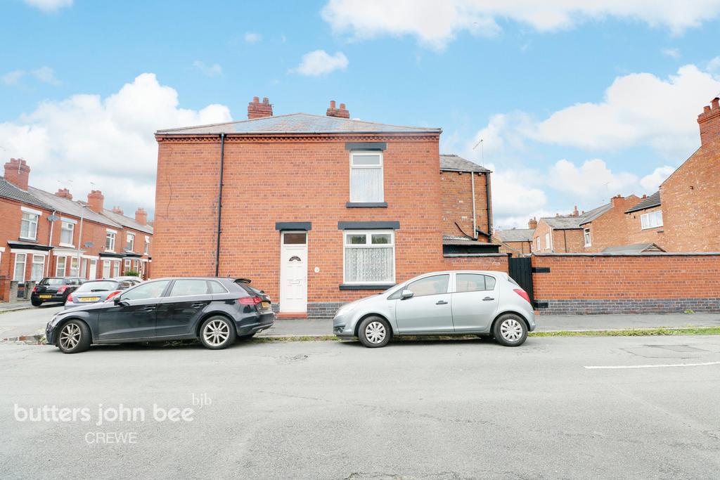 Madeley Street, Crewe 2 bed end of terrace house £100,000