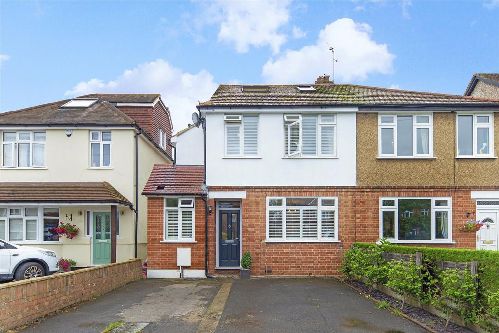 Sidney Road, WALTONONTHAMES, Surrey, KT12 4 bed semidetached house
