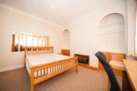 4 bedroom house share to rent, Edenvale Road