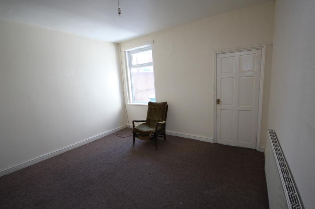 Cemetery Road, Smethwick, B67 2 bed terraced house £700 pcm (£162 pw)