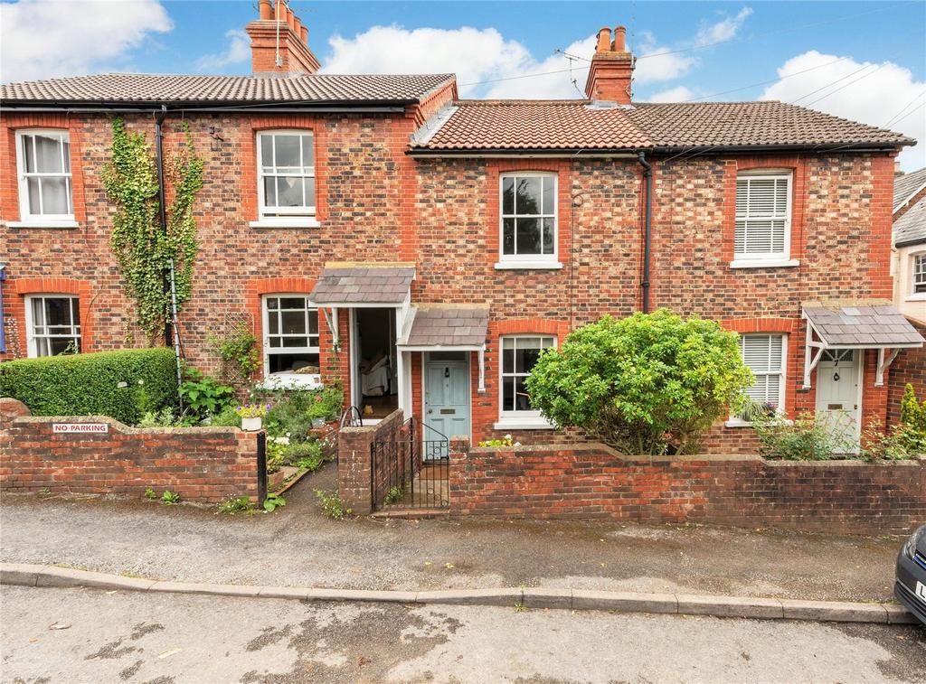 Dene Street Gardens, Dorking, Surrey, RH4 2 bed terraced house £475,000