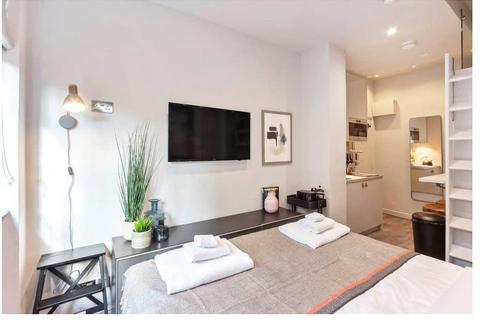 Studio to rent, Oakley Square, London