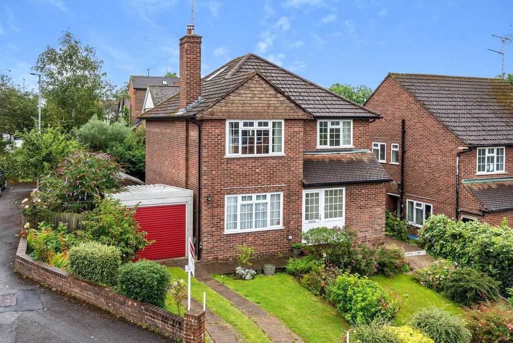 Kelvedon Close, Kingston Upon Thames, KT2 2 bed £475,000