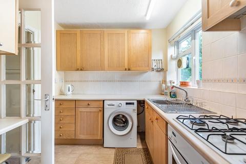 34 Kelvedon Close, Kingston Upon Thames, KT2 5LG