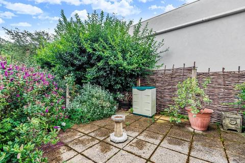 36 Kelvedon Close, Kingston Upon Thames, KT2 5LG