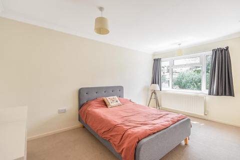 36 Kelvedon Close, Kingston Upon Thames, KT2 5LG