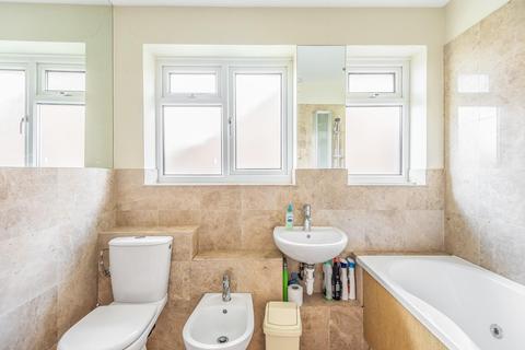 36 Kelvedon Close, Kingston Upon Thames, KT2 5LG