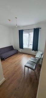 1 bedroom in a flat share to rent, Abbey Road,  Ilford, IG2