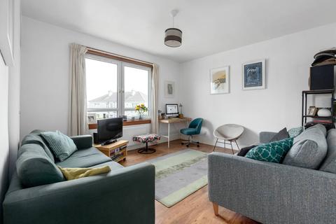 38/2 Restalrig Square, Edinburgh, EH7 6EZ