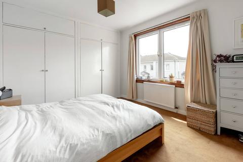 38/2 Restalrig Square, Edinburgh, EH7 6EZ