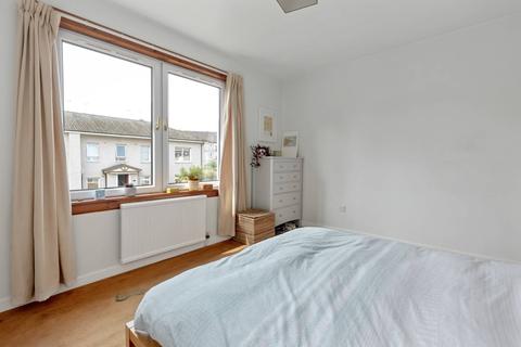 38/2 Restalrig Square, Edinburgh, EH7 6EZ