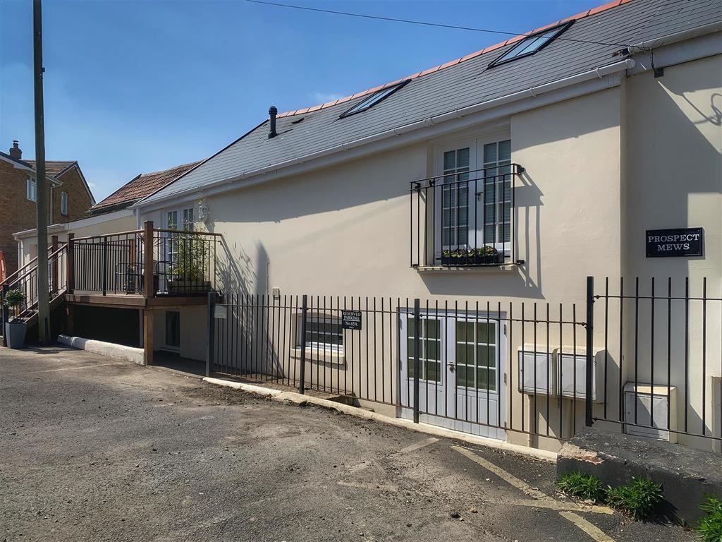 Newport, Barnstaple 2 bed terraced house £240,000