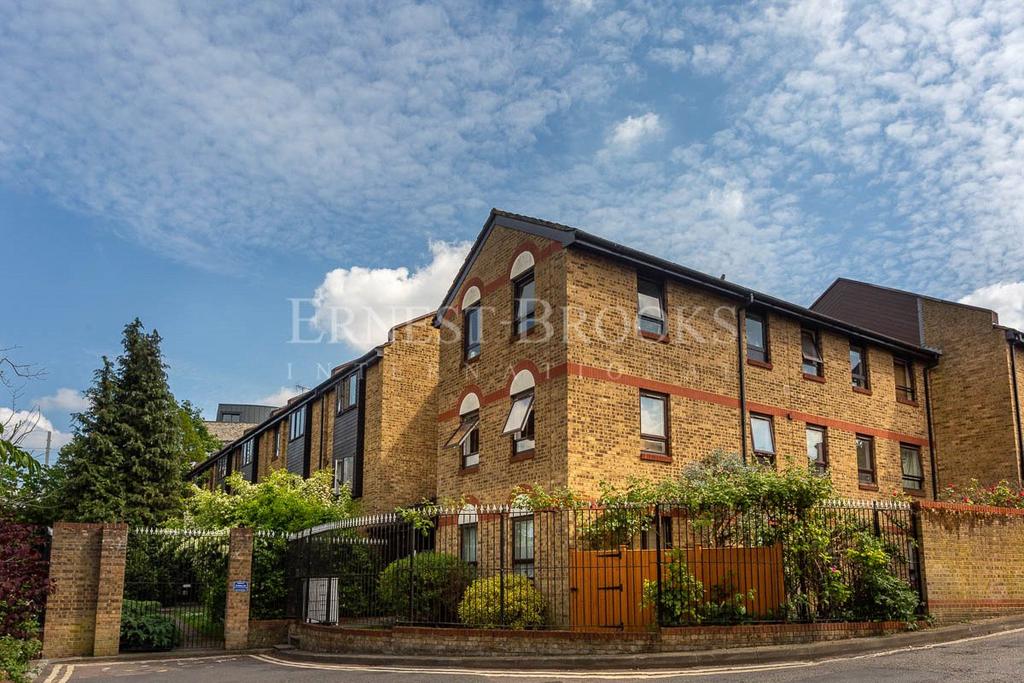 56 Bakers Hill, Hackney, E5 2 bed apartment £399,995
