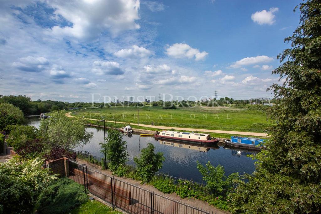 56 Bakers Hill, Hackney, E5 2 bed apartment £399,995