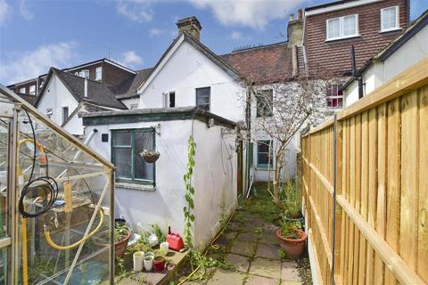 18 Victory Road, Horsham, RH12 2JF