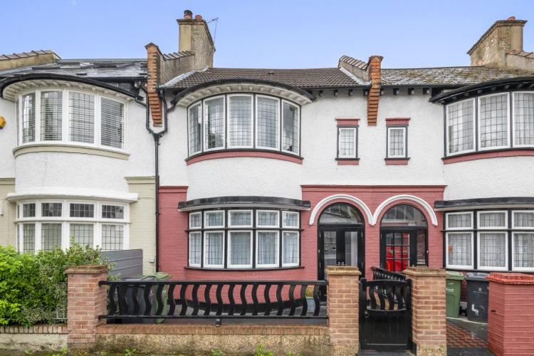 Wyatt Park Road Streatham Hill SW2 4 bed house £3,000 pcm (£692 pw)
