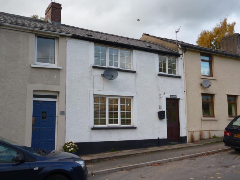 13 Llanbedr Road, Crickhowell, Powys... 3 bed terraced house £775 pcm (£179 pw)