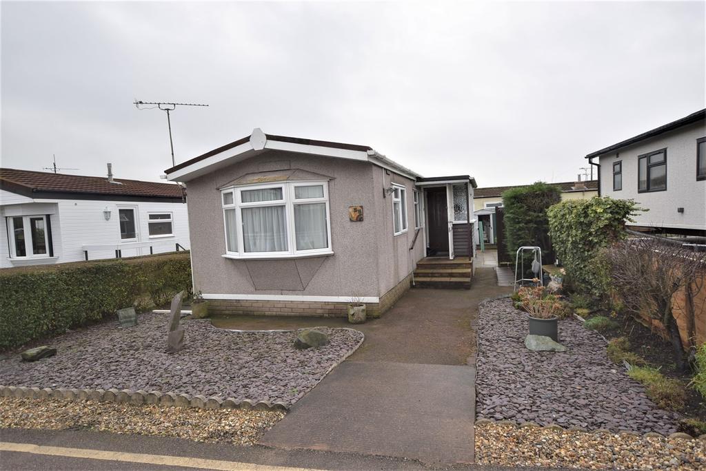 Lower Dunton Road, Dunton, Brentwood, CM13 2 bed park home £110,000