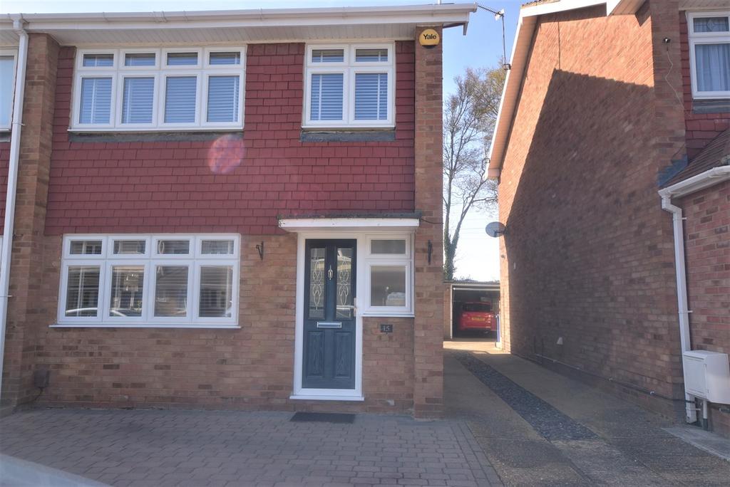 Northlands Close, StanfordleHope, SS17 3 bed semidetached house £