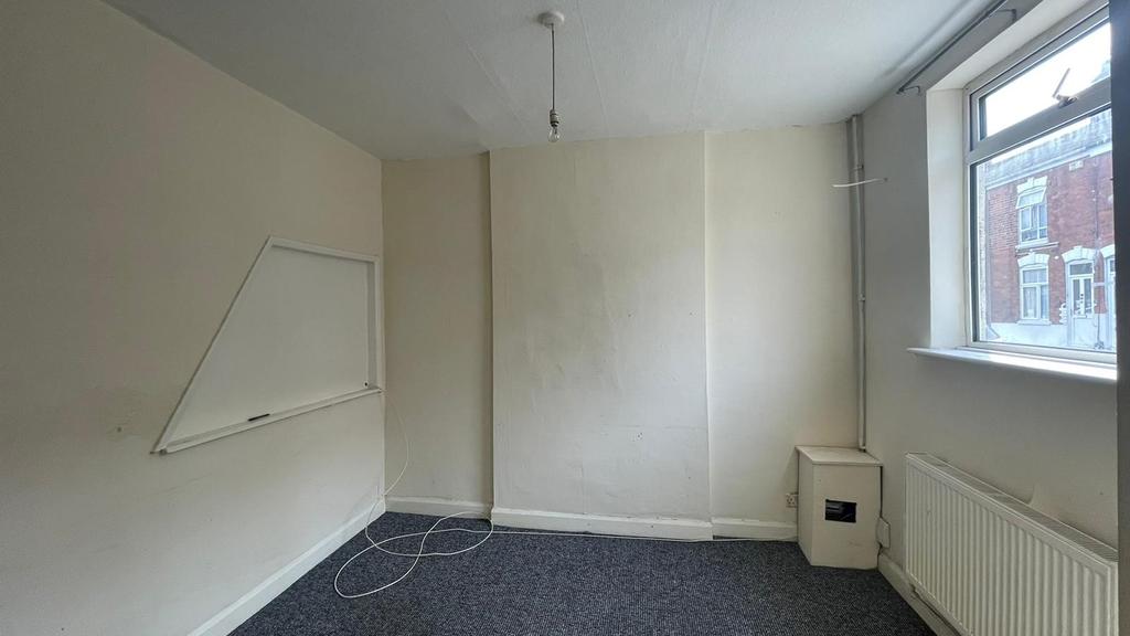 Rutland Street, Grimsby DN32 3 bed terraced house £425 pcm (£98 pw)