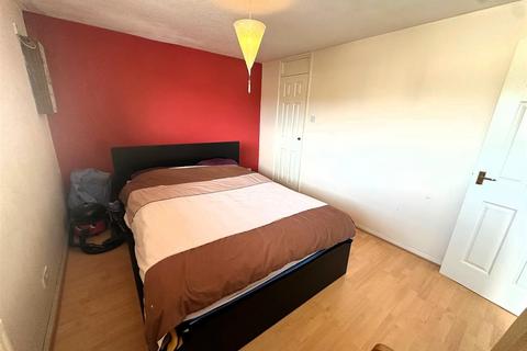 27 Loxwood Close, Feltham, TW14 8SQ