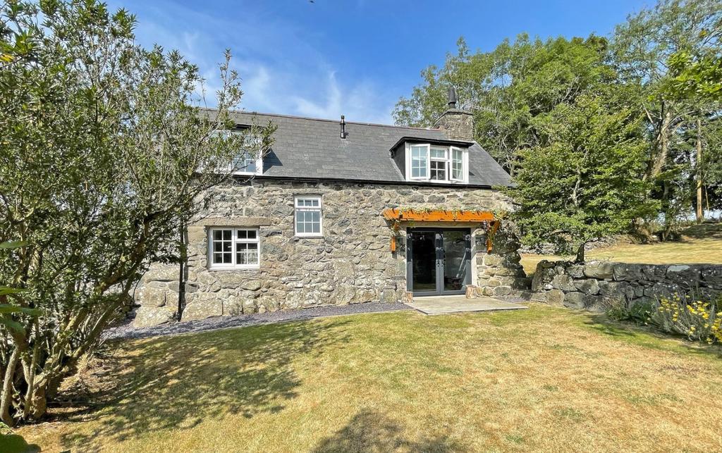 Rhoslan, Criccieth, Gwynedd, LL52 2 bed detached house £350,000